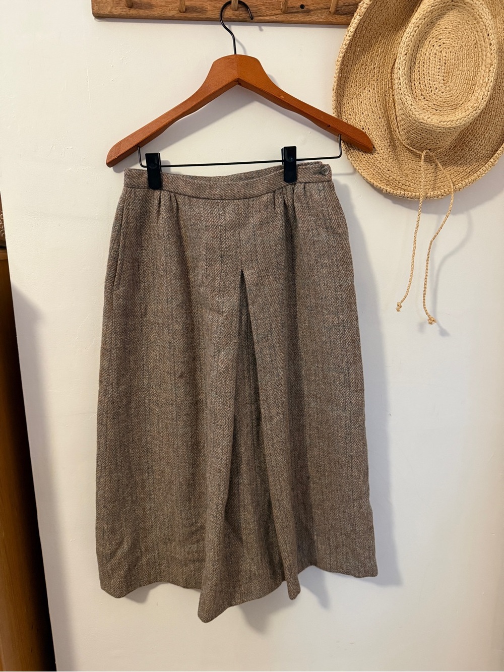 VTG Point of View 80s/90s Brown wool Midi Skirt. Size 8.